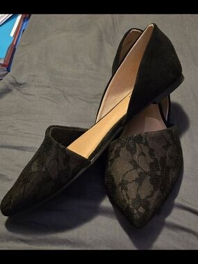 Torrid Fits Like a 9.5W but Label Is An 8W Black Lace D'Orsay Pointed Flats